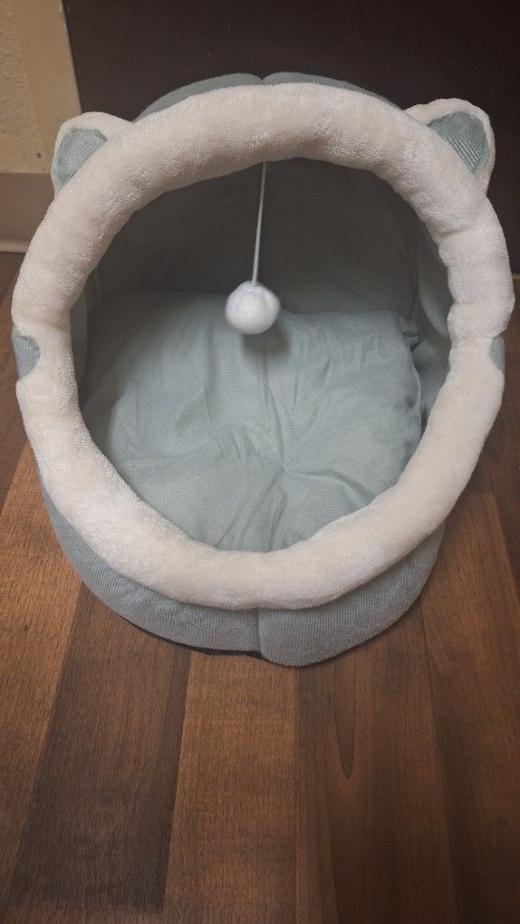 Brand New Cat Bed With Cute Cat Ears And Play Ball