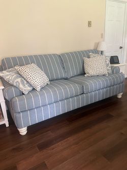 Haverty’s Cottage Living Room Set