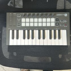 Novation Launch Key Mini Midi Controller