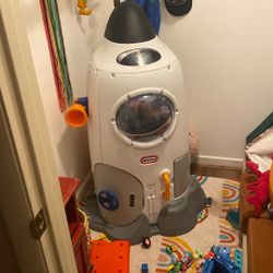 Little Tikes spaceship