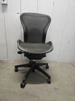 Ergonomic Task Chair armless size B herman miller aeron