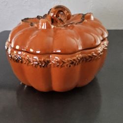 BRAND NEW TEMPTATIONS Orange Ceramic Pumpkin Serving Dish with LID