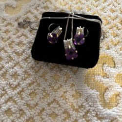 White gold With Diamond And Amathust.