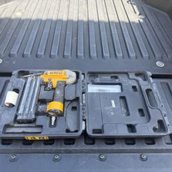  DEWALT 18-Gauge Pneumatic Brad Nailer