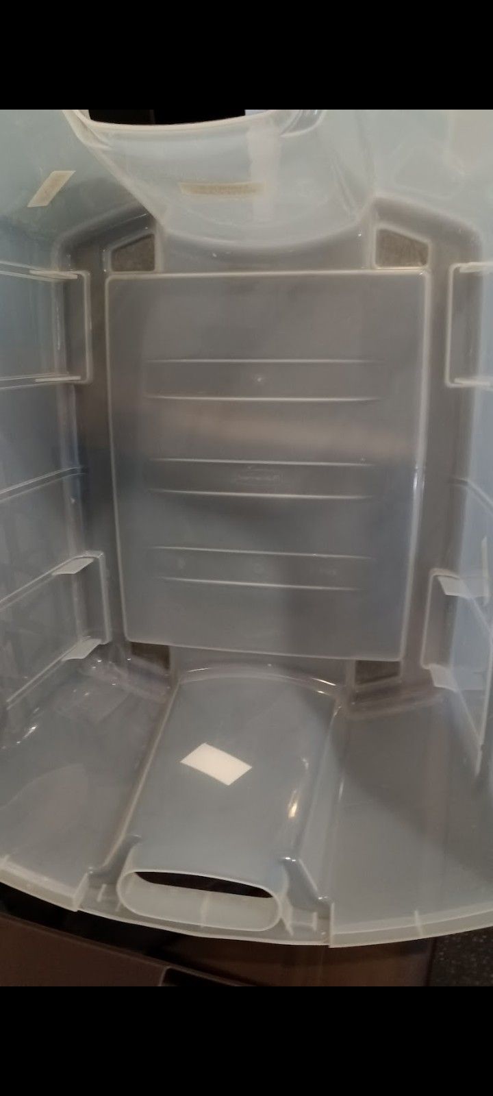 Rubbermaid plastic storage container 