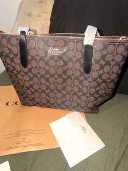 NWT Coach Fiona Zip Tote in Signature Canvas