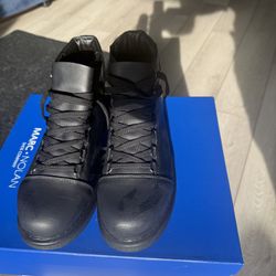 Clean All Black Classic Boots 