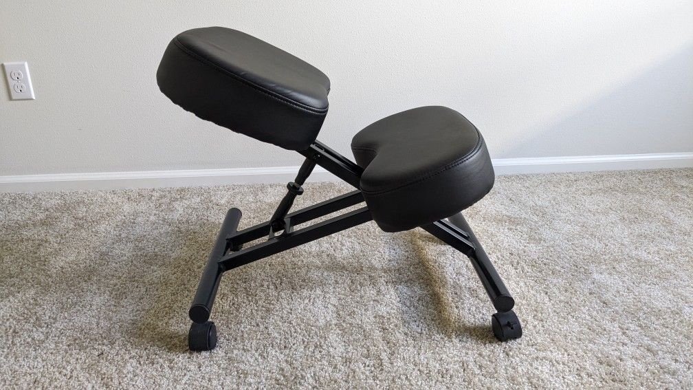 Ergonomic kneeling stool