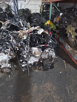 Motores transmisión y partes de autos  305/590/3018