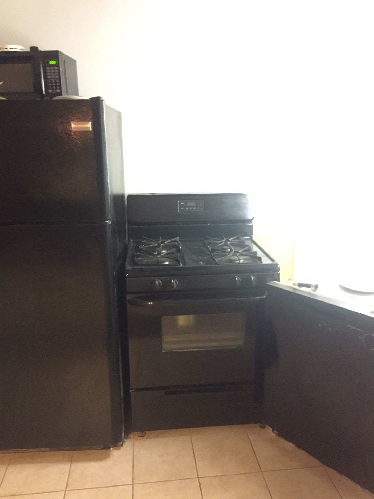 Fridge,gas stove and dishwasher set