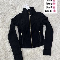 Black lulu zip up
