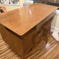 Mid-century modern writing desk by Hooker for Mainline.