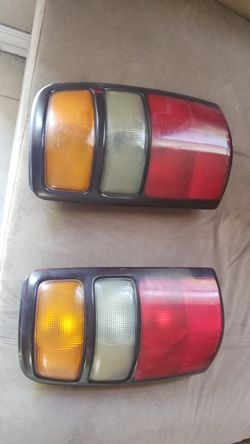 TAIL LIGHTS FROM SUBURBAN/GMC YUKON-DENALI XL/TAHOE