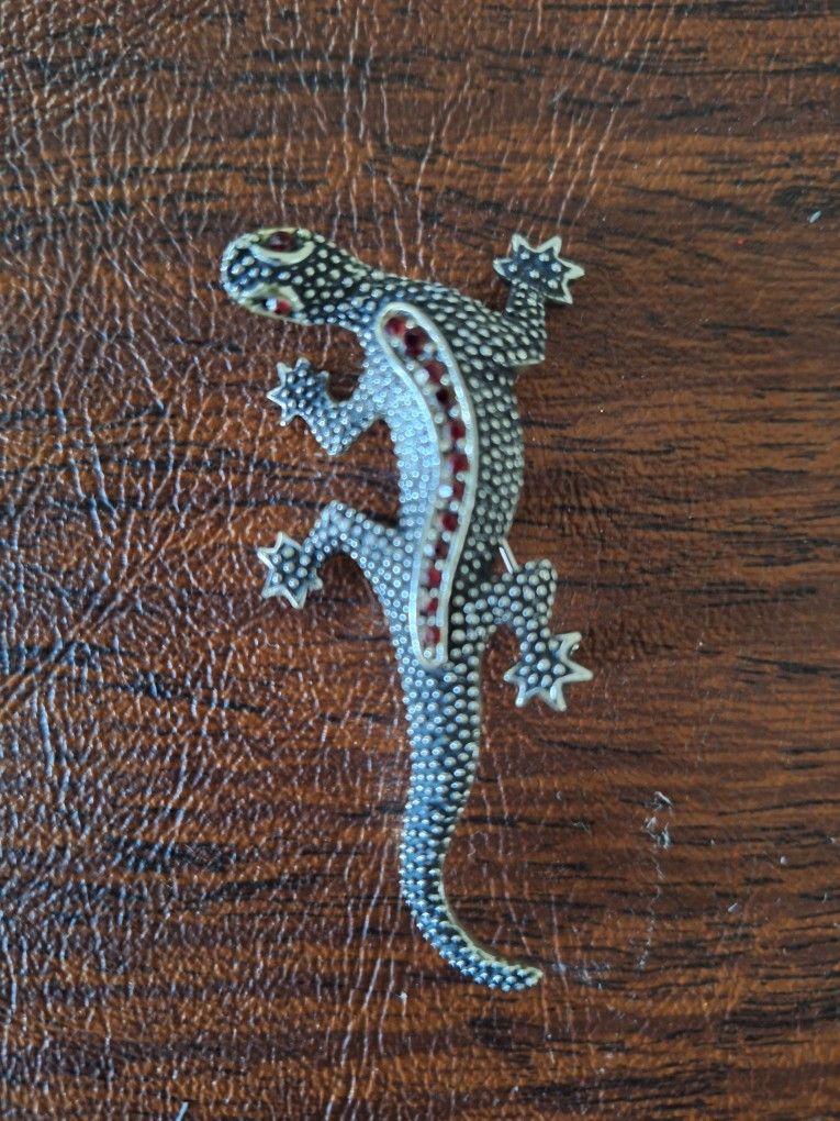 Vintage Emmons gecko or lizard brooch pin with red rhinestones