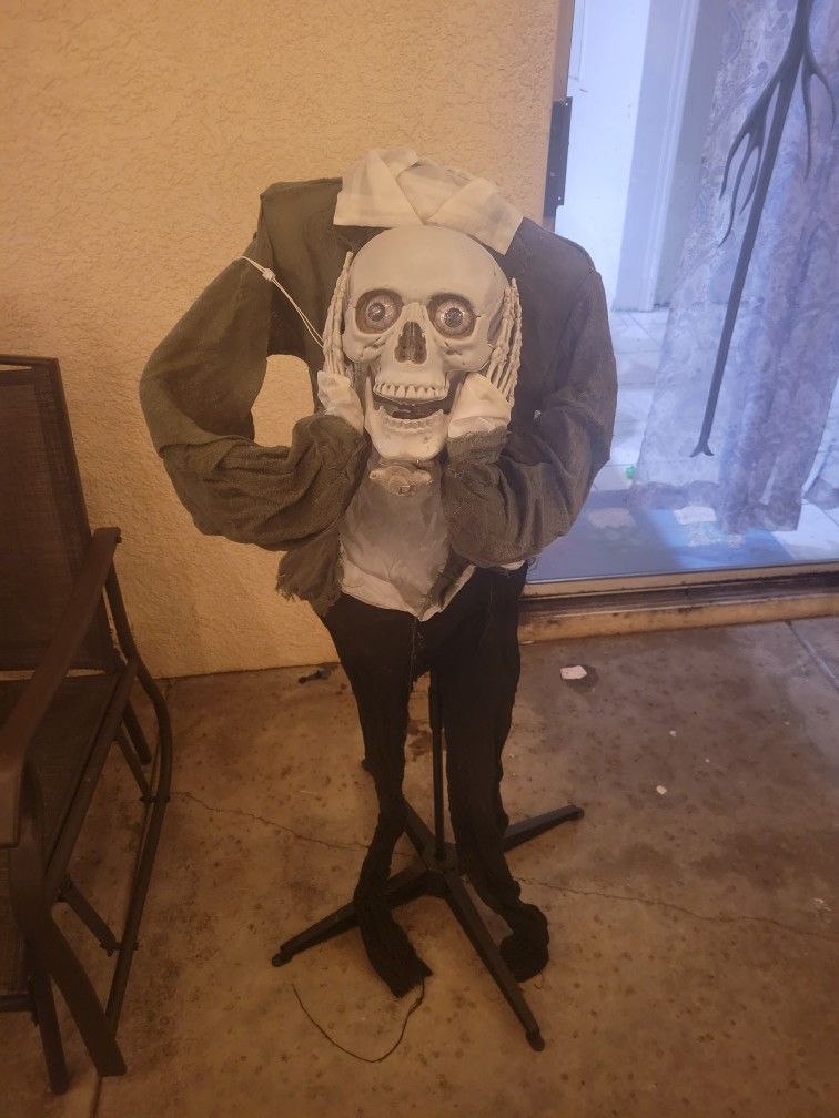 Skull Greeting