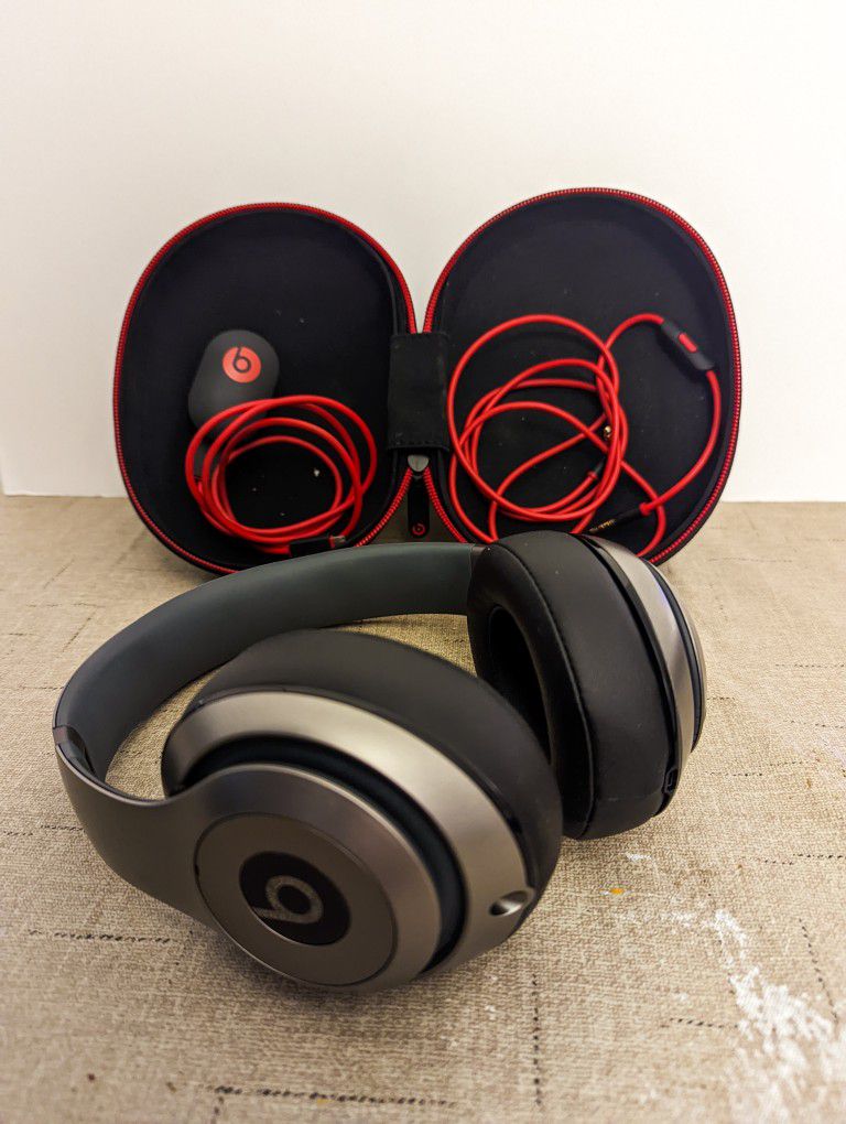 Beats Studio Wireless Over Ear Headphones 