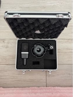 AKG C 214