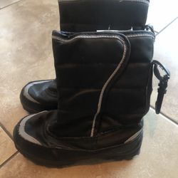 Boys Black Snow Boots Size 1