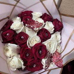 2dozen Red And White Roses Bouquets Available 