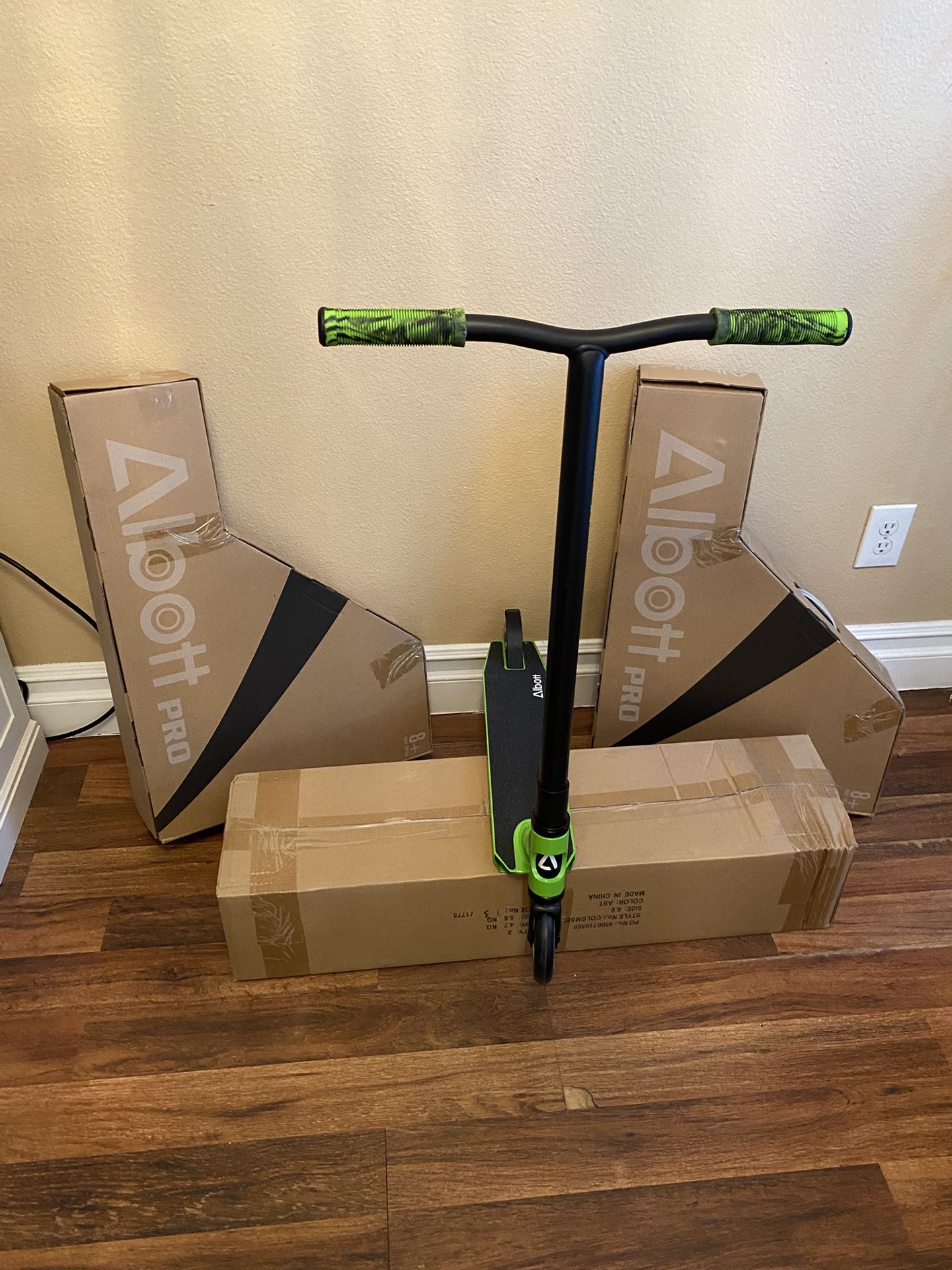 ALBOTT PRO SCOOTER BRAND NEW IN BOX ππ