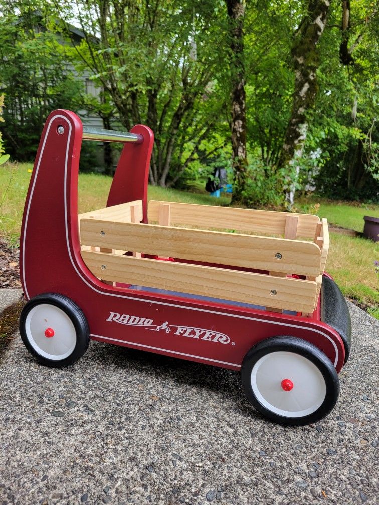 Classic Radio Flyer Walker Wagon