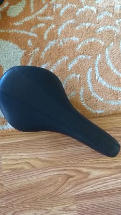 VELO SADDLE COMFORT RACING CR-MO RAILS 380 GRAMS