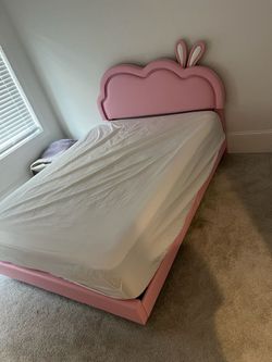 Twin size bed