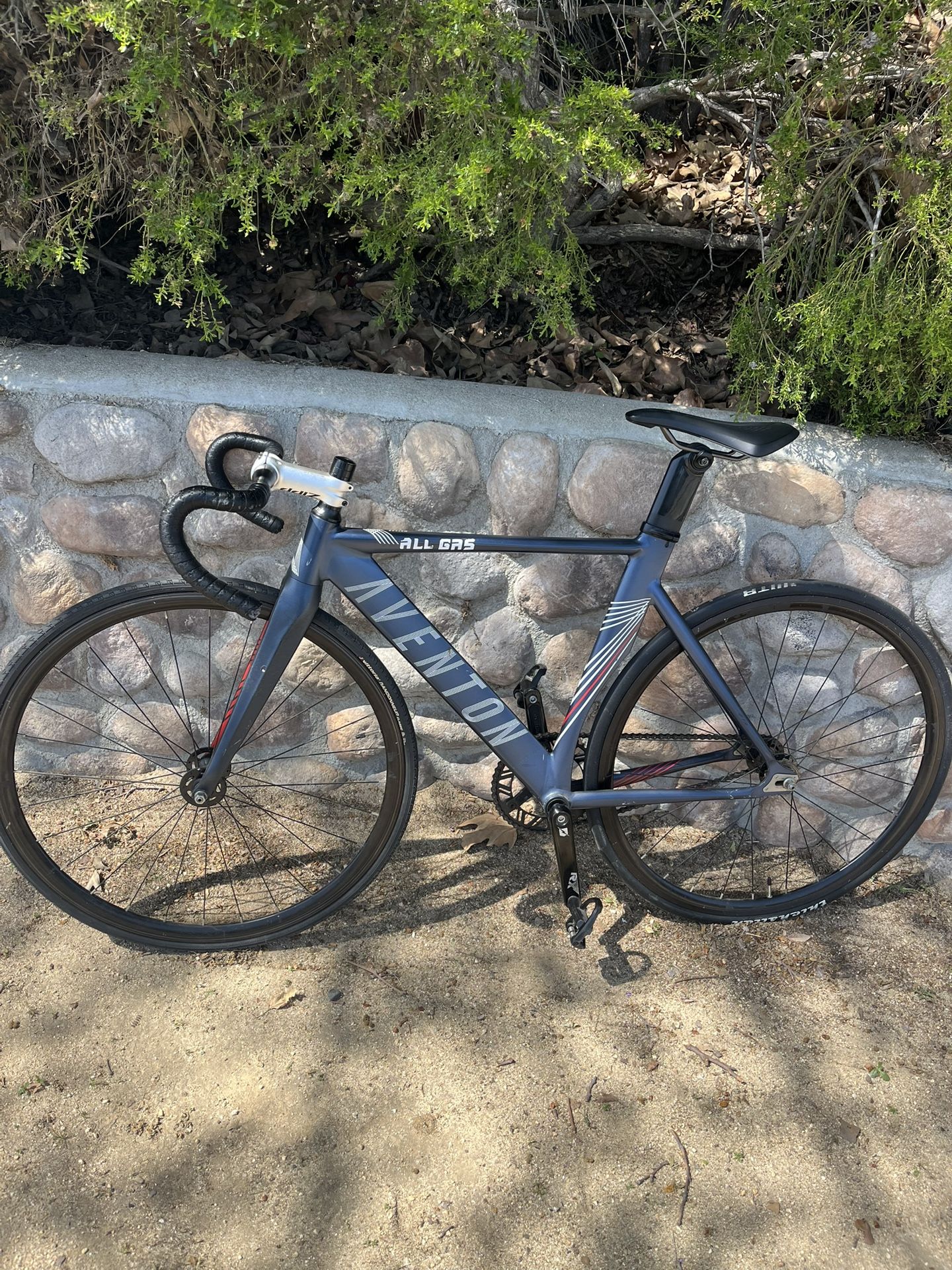 引き取り可　AVENTON MATARO 2f07d6b9cc08442dab80f52ccbaaf5