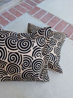 Set of 2 Decorative Throw Pillows – Black & Tan Swirl Pattern (17" x 17")