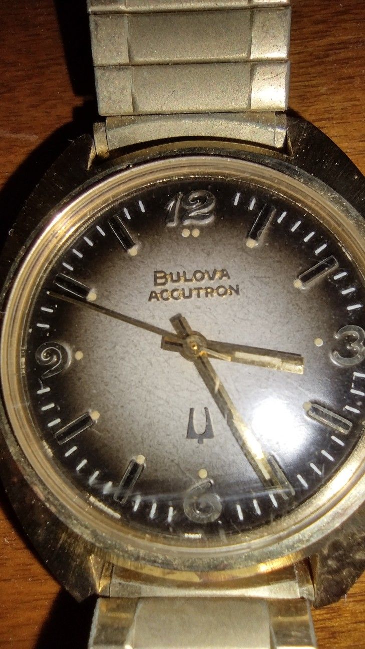 RARE Vintage 1973 Bulova Accutron 10KT Rolled Gold Plate Gold Electroplate Bezel Tuning Fork 2180 Men's Watch