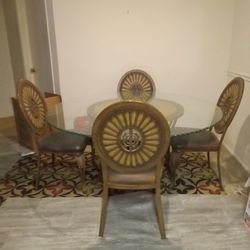 Very Nice Kitchen Table / 4 Chairs 