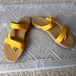 CROCS Tulum Toe Post Women's Yellow and Tan Double-Strap Sandals Size 6