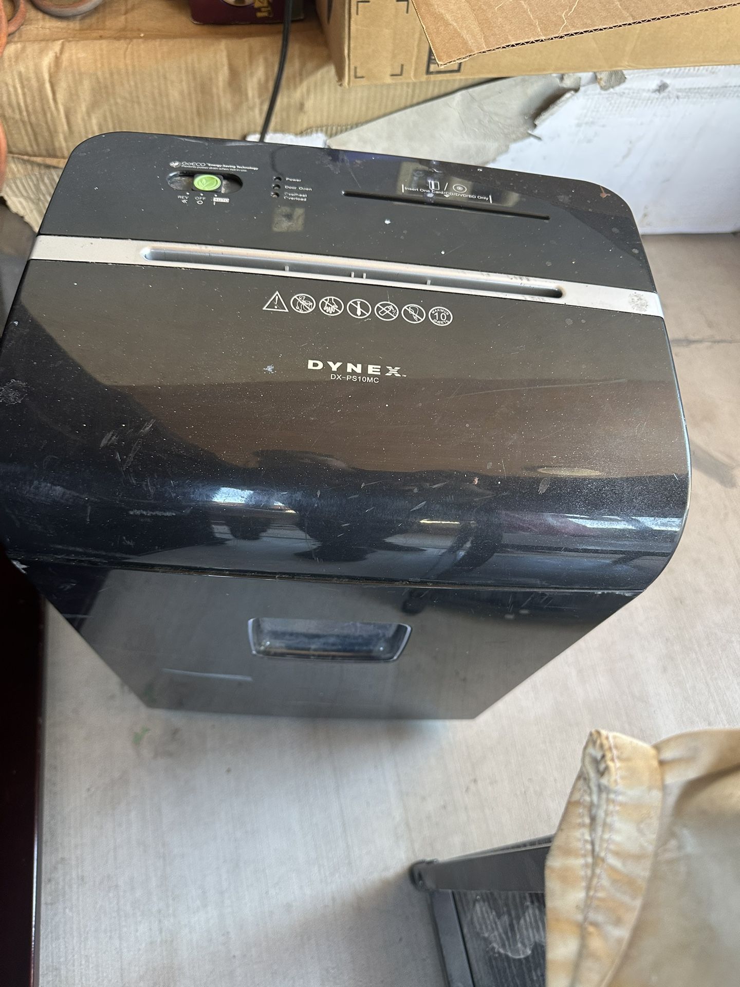 DYNEX PAPER SHREDDER USED