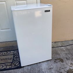 Refrigerator  Magic Chef 