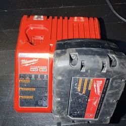 Milwaukee M18/M12 Multi-Voltage Charger + M18 RedLithium XC5.0 Battery