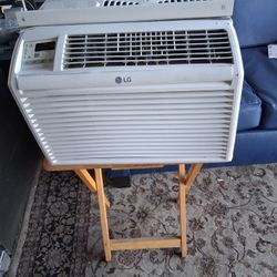 WINDOW AIR CONDITIONER!!