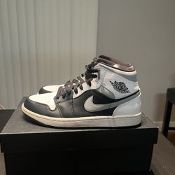 Jordan 1 Mid 
