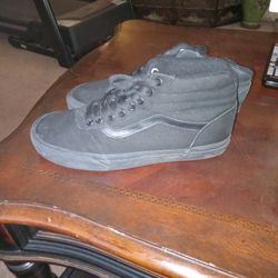 Mens size 10 Black VANS