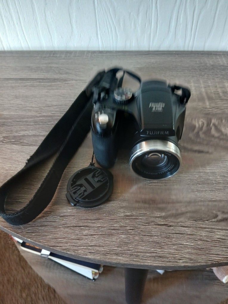Fujifilm FinePix S700 Digital Camera - Great Condition