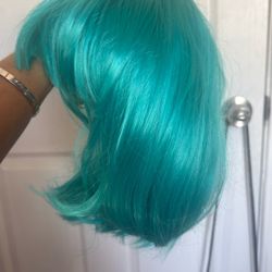 TURQUOISE SHORT WIG WITH BANG 