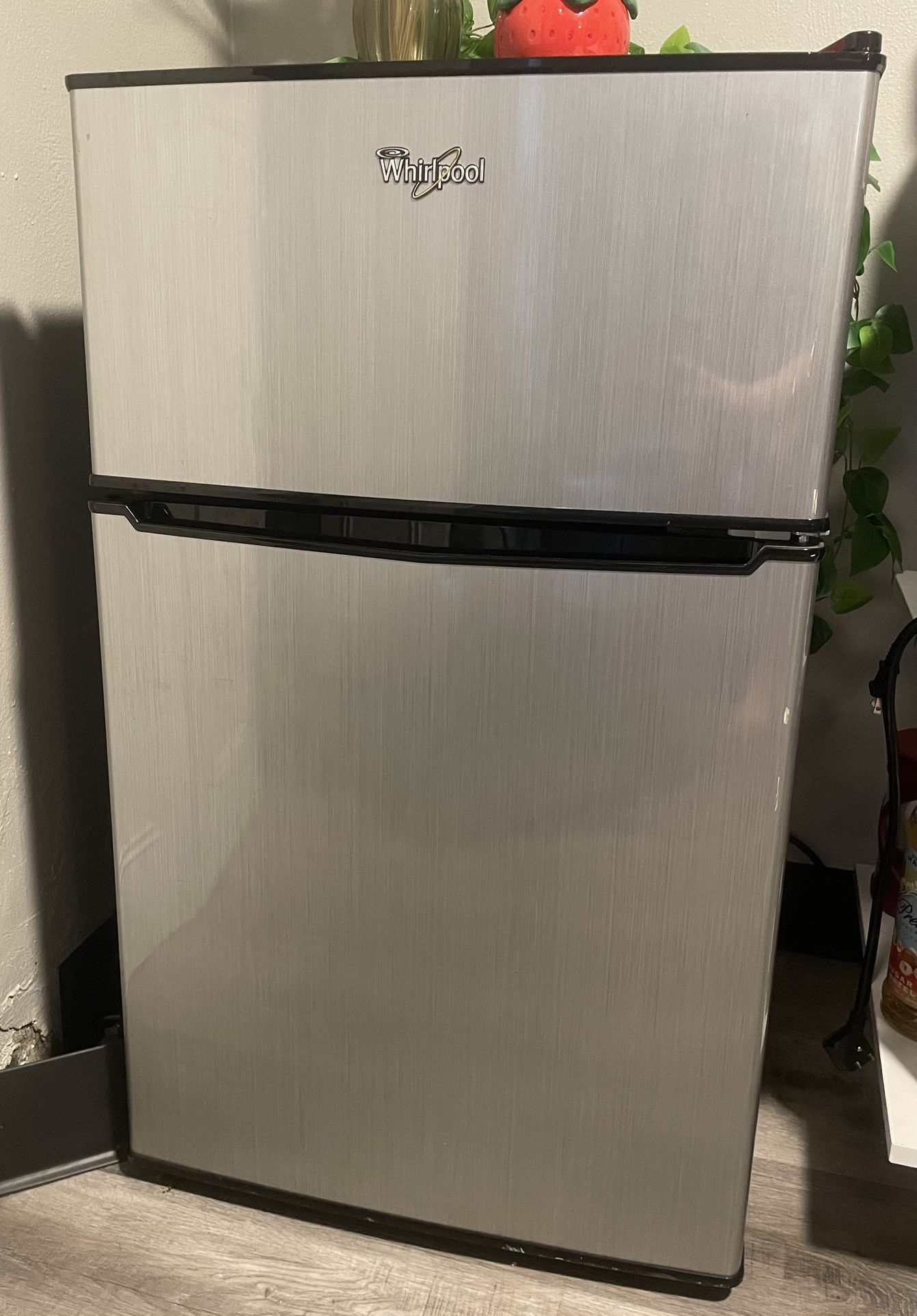 Whirlpool Mini Fridge 