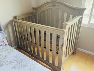 Wooden Crib With Adjustment and Double-Sided (baby/toddler)Mattress