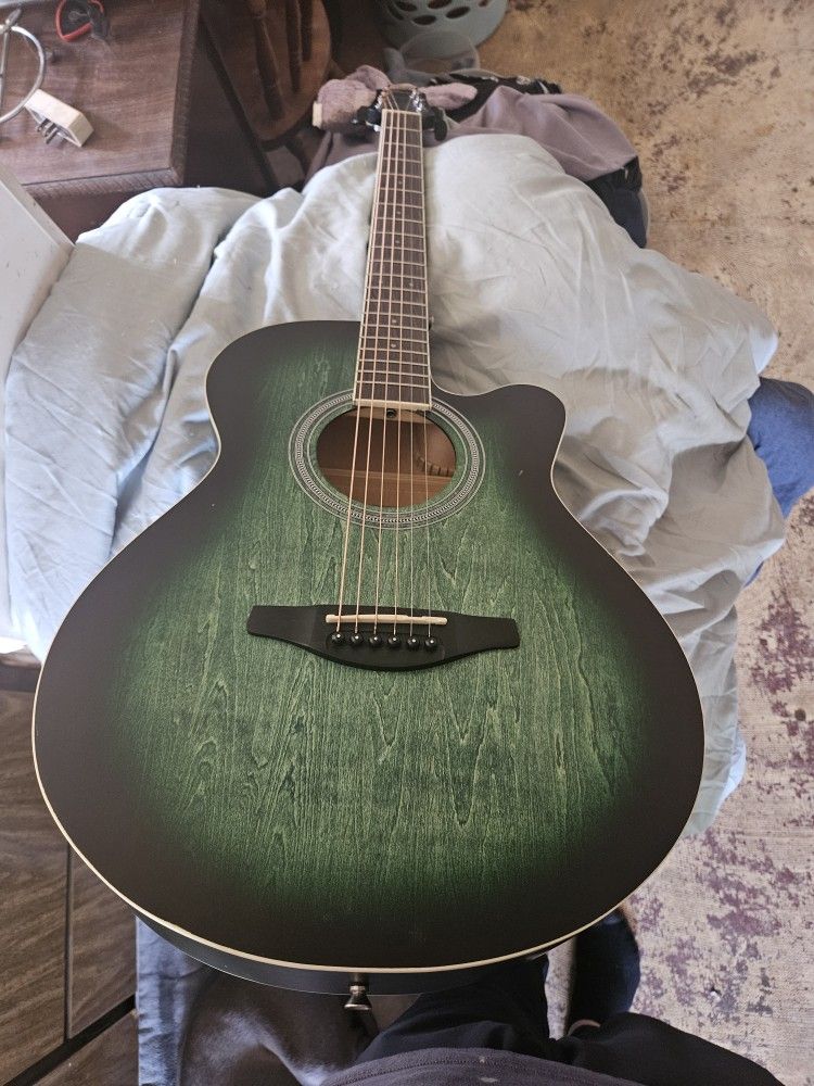 Acoustic Guitar W Gig Bag 10/10 Condition