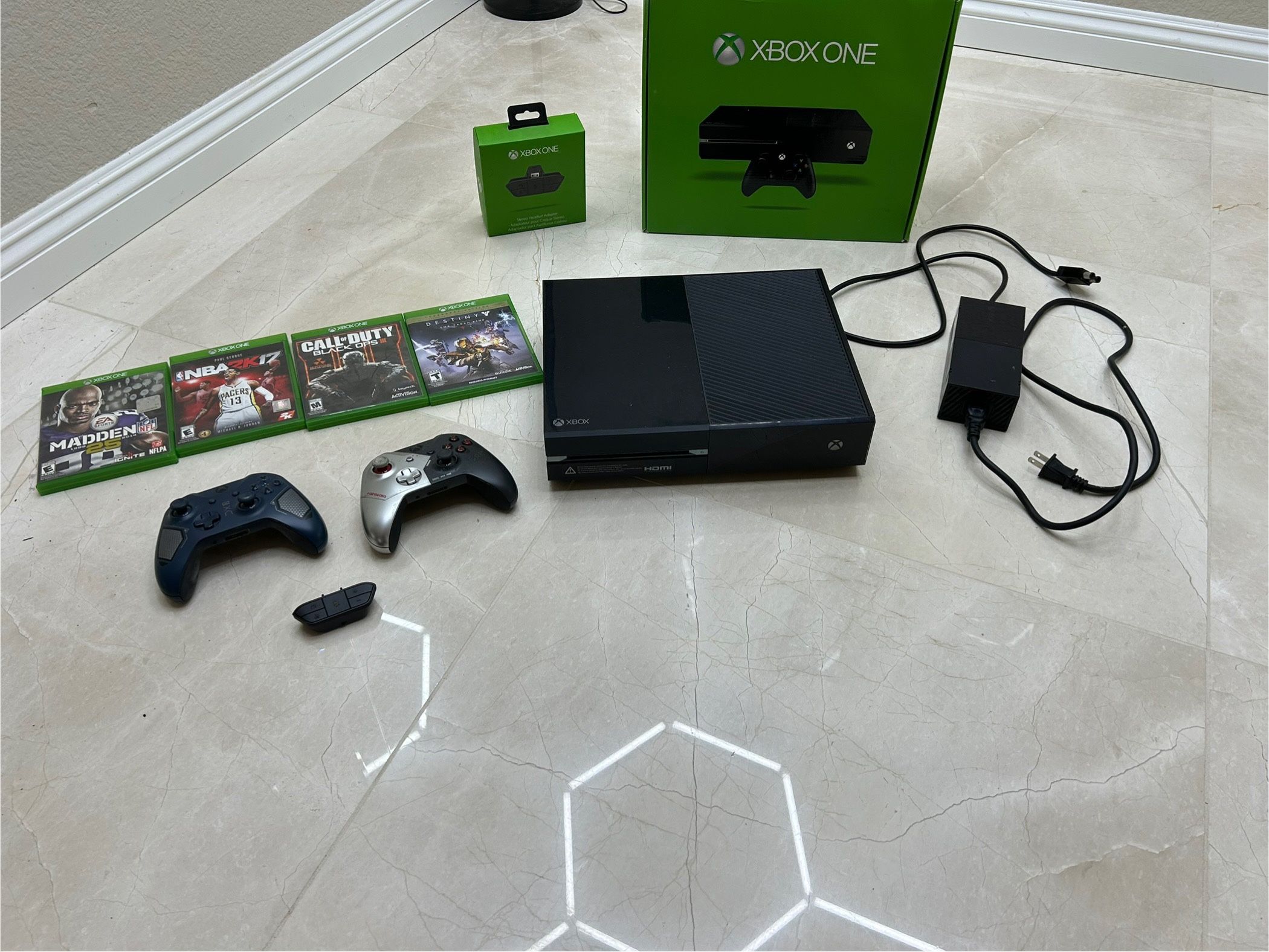 Xbox one console + 5 games + 2 controllers