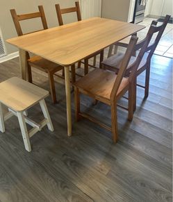Table w/ 6 chairs