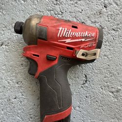 Milwaukee Impact 12 V