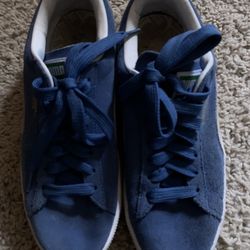 Women’s Pumas Size 8.5