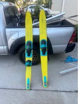 Wellington water skiis