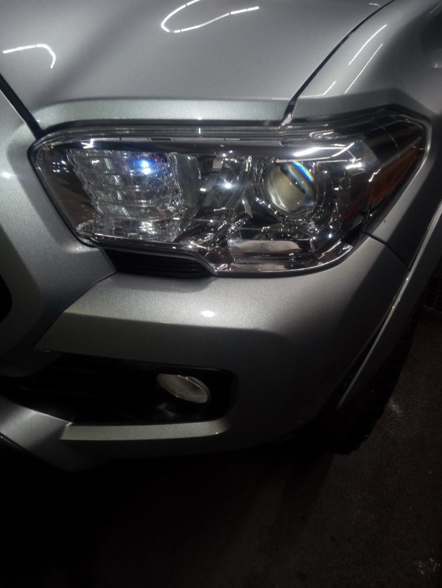 2022 Toyota Tacoma OEM Headlight