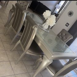 Dinning Table 